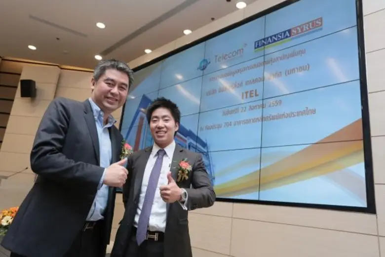 นายณัฐนัย อนันตรัมพร (ขวา) กรรมการผู้จัดก...