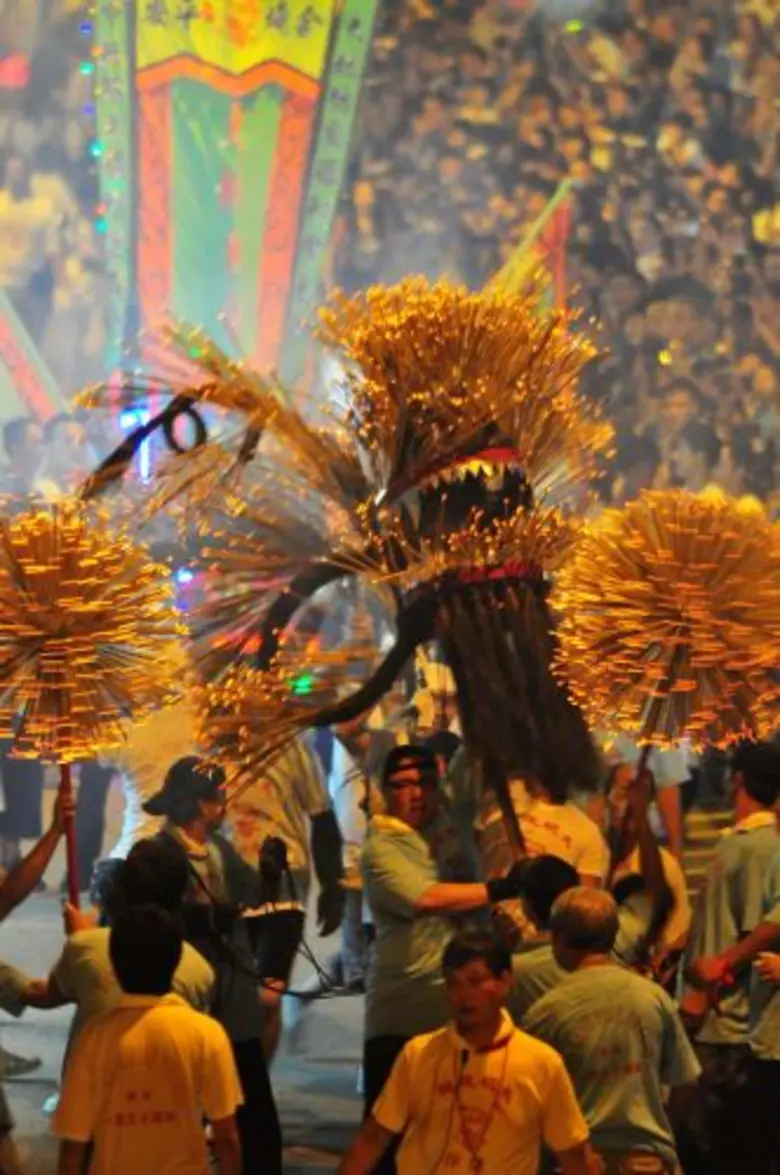 อิ่มอร่อยกับขนมไหว้พระจันทร์ พร้อมชมโชว์โคมไฟและขบว...