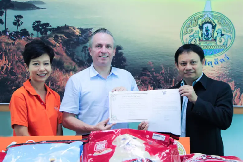 ผู้บริหารโรงแรมอมารี ภูเก็ต พร้อมพนักงานอ...