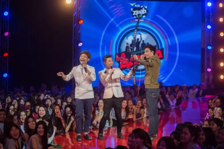 “นิว-จิ๋ว” สติแตก เมื่อทหารหนุ่มเล่นพกของสิ่งนี้ขึ้นมาบนเวที “La Banda Thailand” (ลา แบนด้า ไทยแลนด์) ซุป’ตาร์ บอยแบนด์”