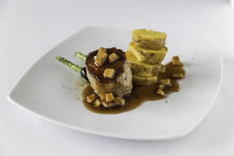 ห้องอาหารแคลิฟอร์เนีย สเต็ก โรงแรมแคนทารี...