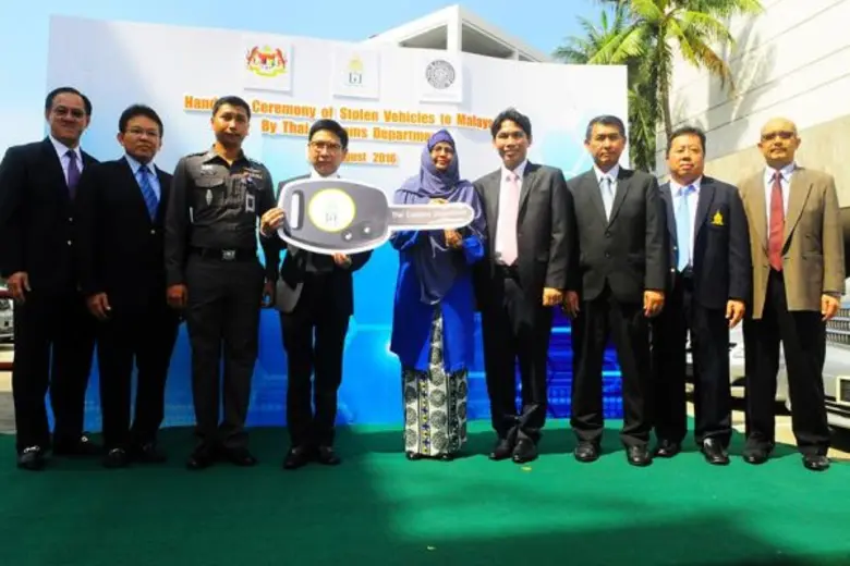 นายกุลิศ สมบัติศิริ อธิบดีกรมศุลกากร เป็น...