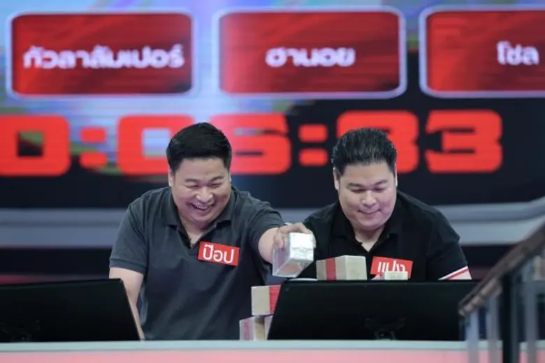 ทีวีไกด์: รายการ “The Money Drop ไทยแลนด์” “ป๊อป – แปง” คู่พี่น้องฝาแฝดจากทางบ้าน ร่วมดวลคำถาม เดอะมันนี่ดร็อป หวังชิงแจ็กพอต เพื่อต่อยอดธุรกิจของครอบครัว!!!