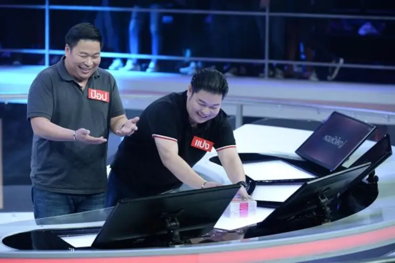 ทีวีไกด์: รายการ “The Money Drop ไทยแลนด์” “ป๊อป – แปง” คู่พี่น้องฝาแฝดจากทางบ้าน ร่วมดวลคำถาม เดอะมันนี่ดร็อป หวังชิงแจ็กพอต เพื่อต่อยอดธุรกิจของครอบครัว!!!