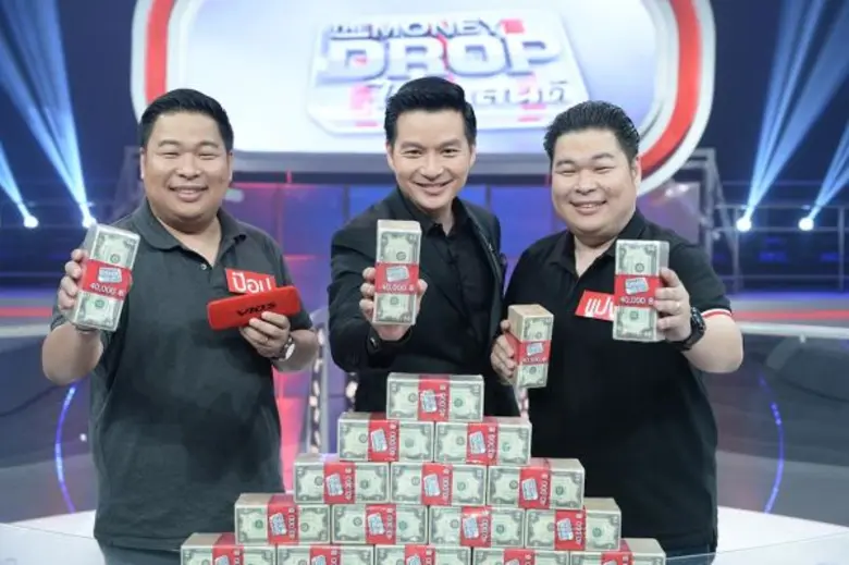 ทีวีไกด์: รายการ “The Money Drop ไทยแลนด์” “ป๊อป – แปง” คู่พี่น้องฝาแฝดจากทางบ้าน ร่วมดวลคำถาม เดอะมันนี่ดร็อป หวังชิงแจ็กพอต เพื่อต่อยอดธุรกิจของครอบครัว!!!