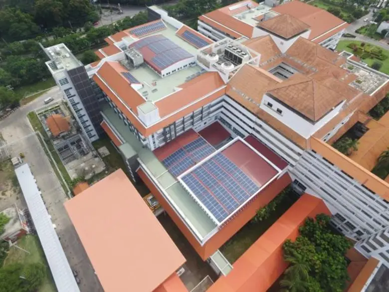 ธรรมศาสตร์ เปิดโครงการติดตั้งระบบโซลาร์รูฟท็อป ใหญ่ติด TOP 4 มหาวิทยาลัยของโลกคาดสามารถผลิตกำลังไฟฟ้า 15 เมกะวัตต์ต่อวัน ในปี 60