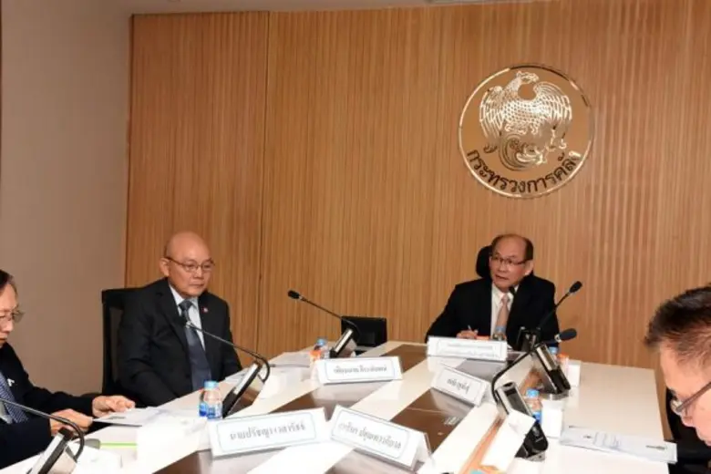 นายจุมพล ริมสาคร รองปลัดกระทรวงการคลัง เป...