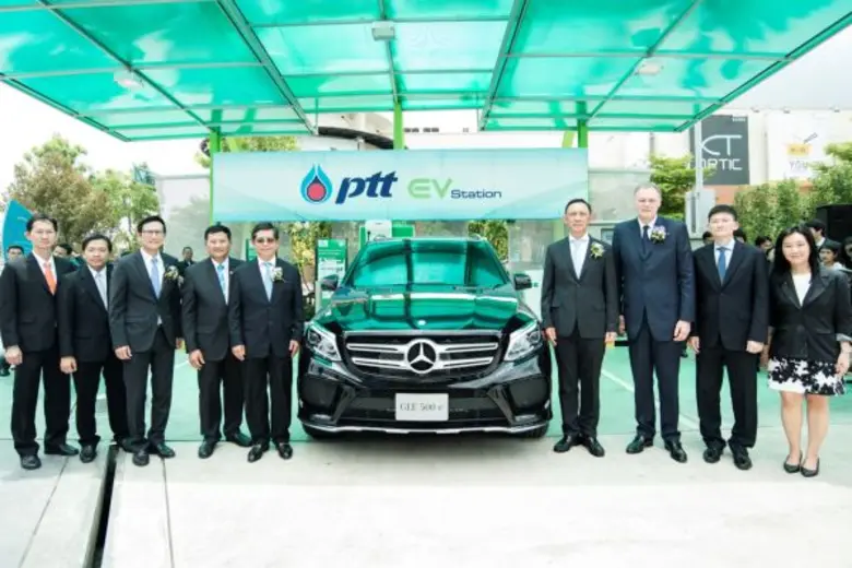 พลเอกอนันตพร กาญจนรัตน์ รัฐมนตรีว่าการกระ...