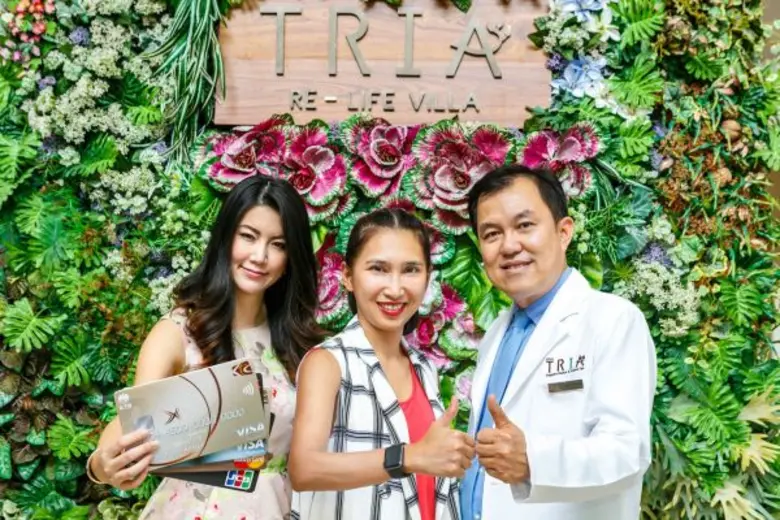 นางสาวสิรีรัตน์ คอวนิช ผู้จัดการอาวุโส-ธุ...