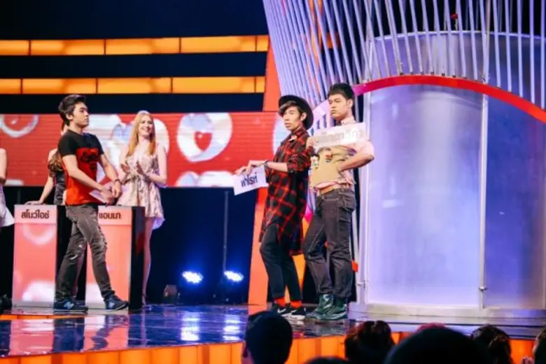 เมื่อเหล่าเก้งกวางปะทะสาวแท้ ความสนุกสุดแซ่บ!เลยเกิดขึ้นใน “เทคมีเอาท์”