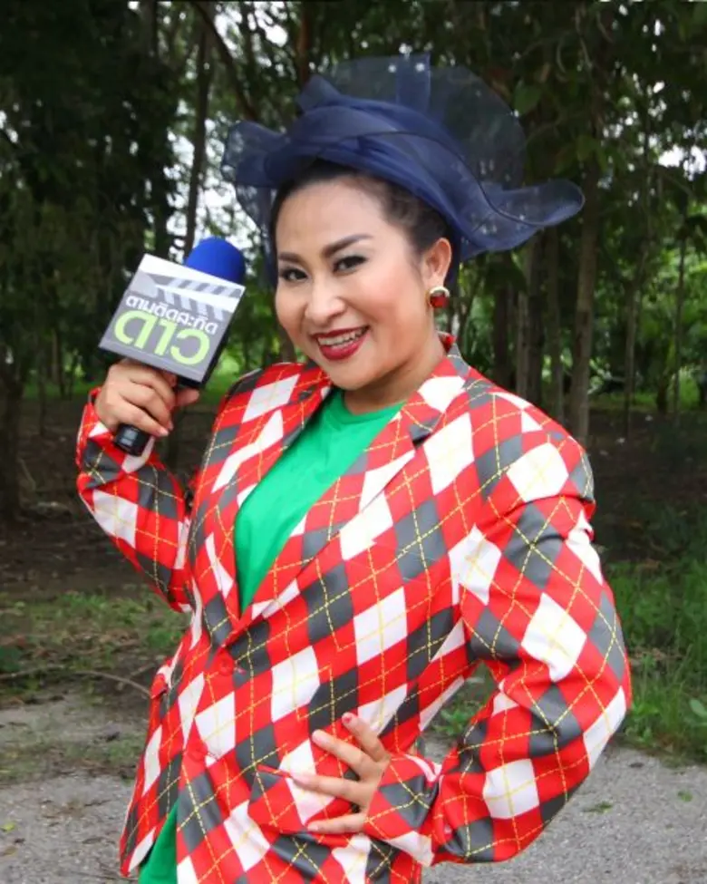 ปกติเห็นจับไมค์ร้องเพลง แต่ล่าสุดสาวสายฮา...