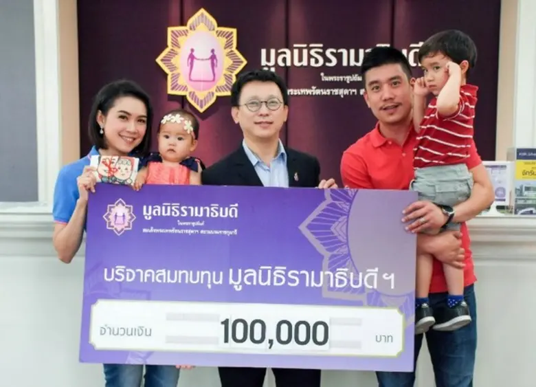 ครอบครัว "ปัญญายงค์" นำโดย พชร (ที่ 2 จาก...
