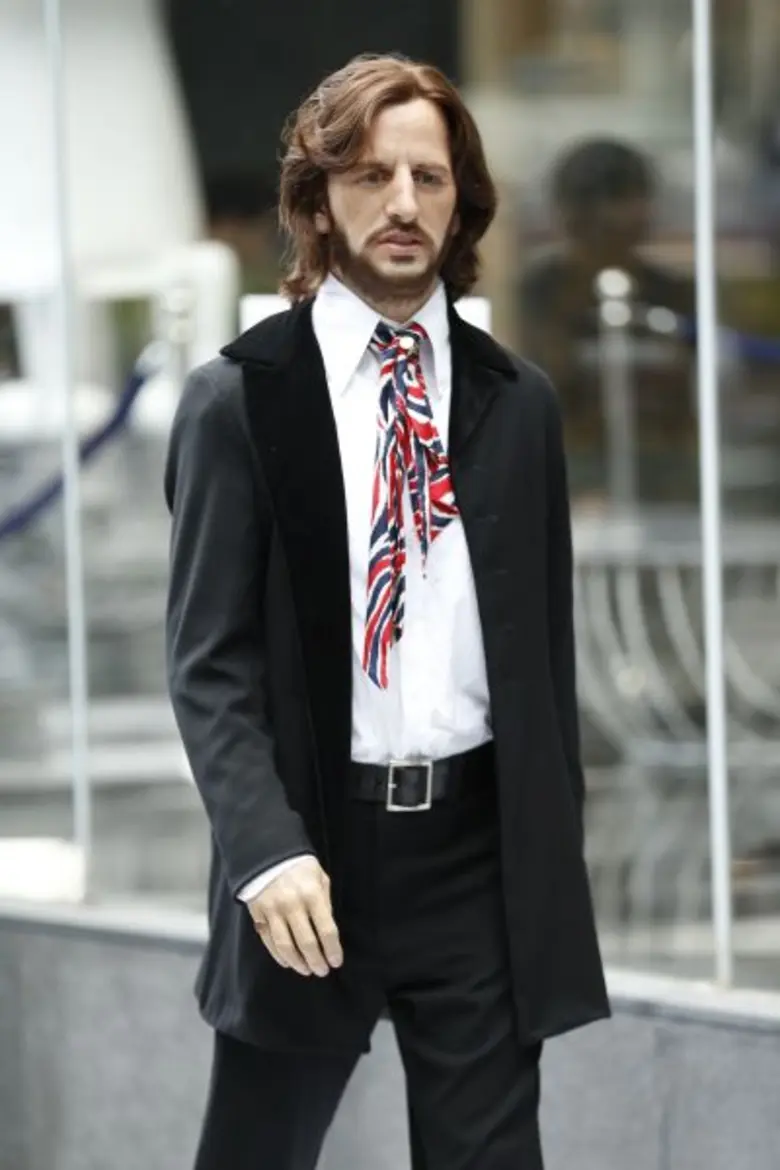 'เดอะบีเทิลส์’ ฟื้นตำนานดนตรีกลางห้างดัง พร้อมใจข้ามถนน เดินมุ่งหน้าสู่ “มาดามทุสโซ กรุงเทพฯ”