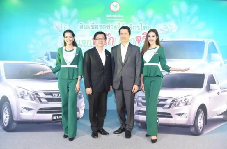 นายทวี ธีระสุนทรวงศ์ (ซ้าย) ประธานกรรมการ...