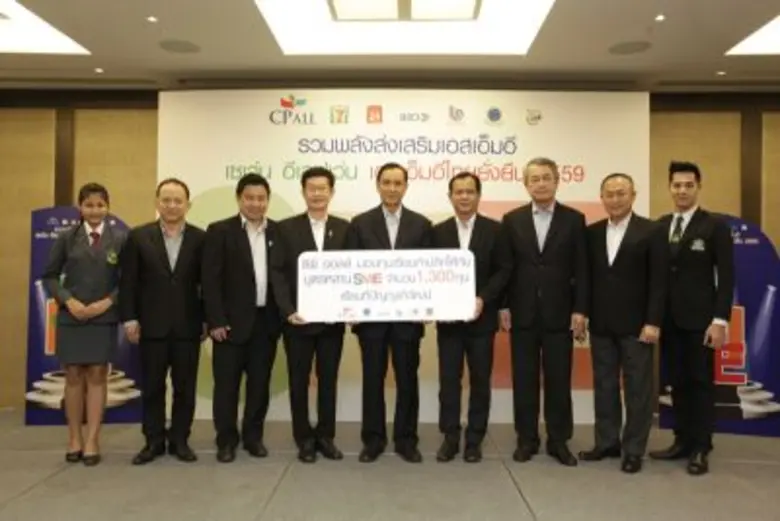 นายสุวิทย์ กิ่งแก้ว (กลาง )รองกรรมการผู้จ...