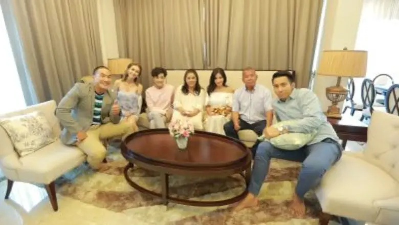 ไปเปิดบ้านไฮโซคนดังมาหลายต่อหลายที่ ล่าสุ...