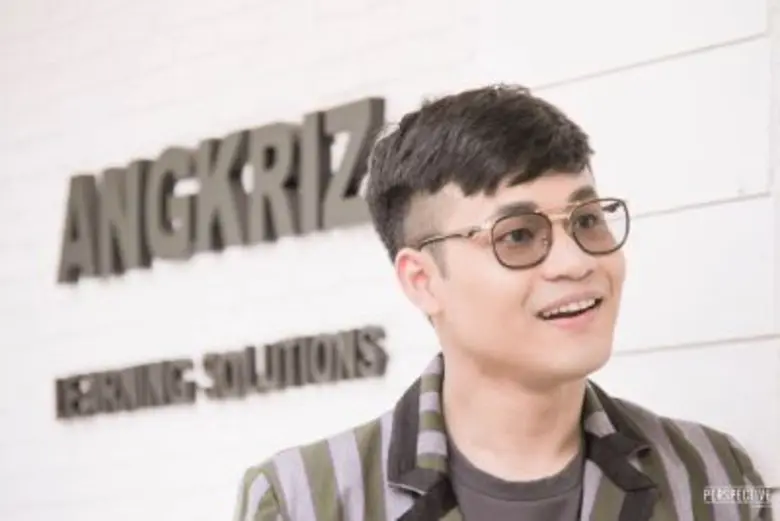 ทีวีไกด์: รายการ "เปอร์สเปกทิฟ" อังกฤษจัดเต็มกับ “ครูลูกกอล์ฟ” เปลี่ยนเป็นรันเวย์ เอาชนะใจเด็กและชนะใจตน