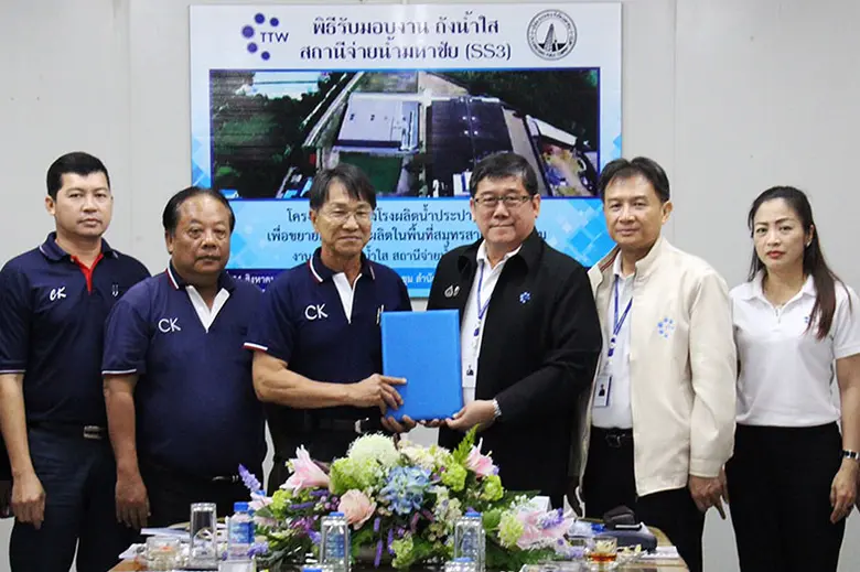 คุณชัยวัฒน์ อุทัยวรรณ์ (ที่ 3 จากขวา) กรร...