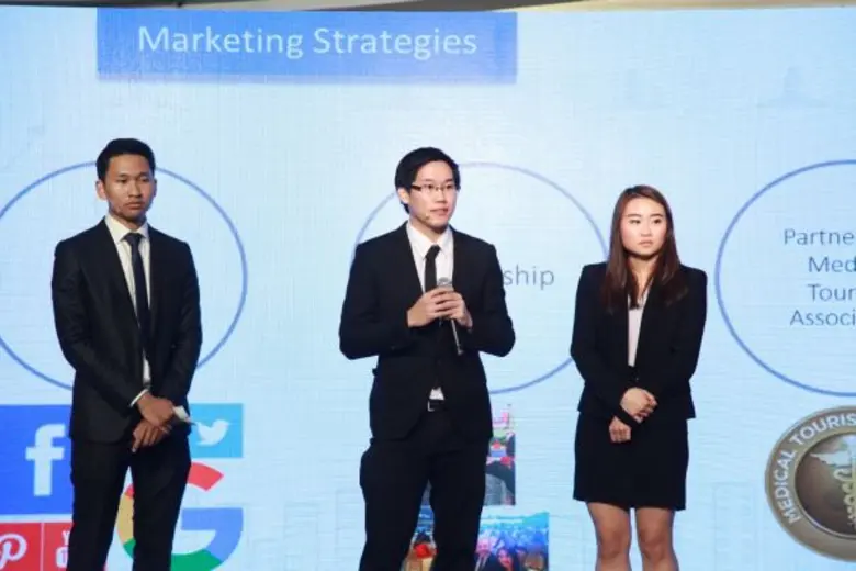 ทีม Healththicket ชนะเลิศ“ออมสิน สุดยอดแนวคิดพลิกธุรกิจไทย”คว้าเงินรางวัล 1 ล้านบาท 10 ทีมสุดท้ายแพ็กกระเป๋าเตรียมเป็นผู้ประกอบการดูงานญี่ปุ่น 15-21 ต.ค. นี้