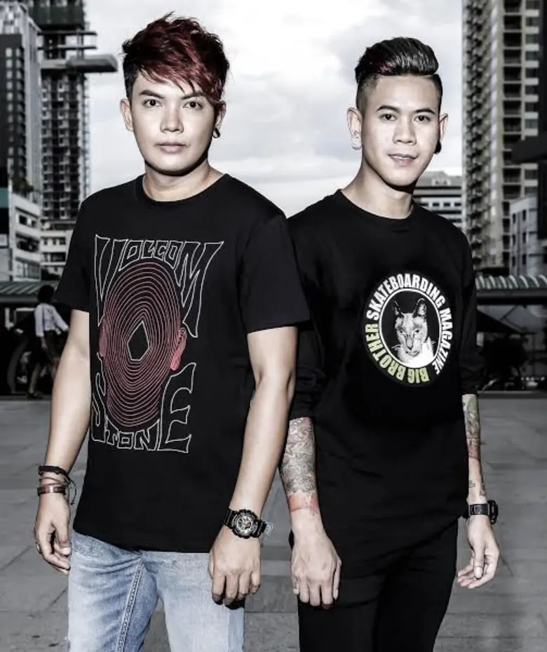 ปล่อยเพลงเศร้าอกหักออกมาให้ฮิตติดกระแสอยู่ตลอดเวลาส...