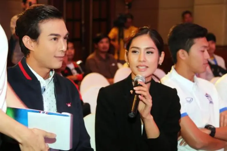 'มะนาว - โตนนท์’ แท็กทีม ร่วมส่งกำลังใจให้นักฟุตบอลทีมไทย ในงาน 'เชียร์สดถึงใจ เชียร์บอลไทย กับช่อง 7 สี'