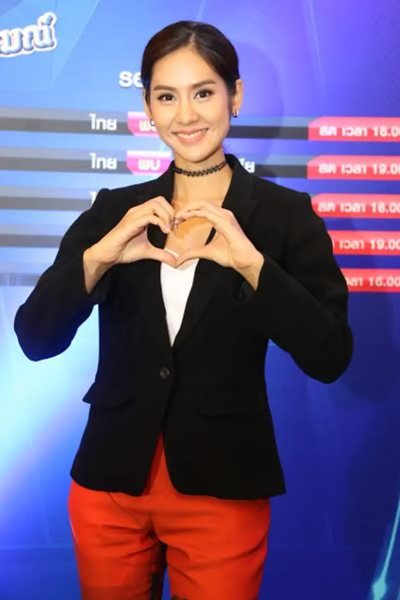 'มะนาว - โตนนท์’ แท็กทีม ร่วมส่งกำลังใจให้นักฟุตบอลทีมไทย ในงาน 'เชียร์สดถึงใจ เชียร์บอลไทย กับช่อง 7 สี'