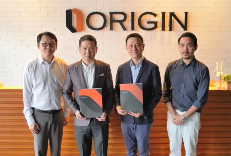 คุณพีระพงศ์ จรูญเอก (ที่ 2 จากซ้าย) ประธา...