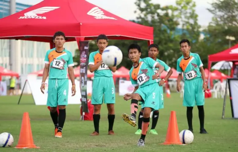 "บ้านบึง" จุดพลังฝันสำเร็จประเดิมแชมป์ “สพฐ.-เอ.พี.ฮอนด้า เรด แชมเปี้ยน แข่งขันทักษะฟุตบอลชิงแชมป์ไปอังกฤษปี 6" คว้าโควตาอบรมฝีเท้าถึงถิ่น "ปิศาจแดง" ทีมแรก