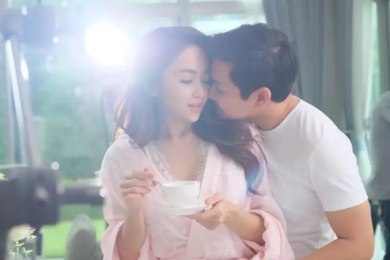 ขี๊ดดด...จี๊ดจ๊าด กับเบื้องหน้า คลิปโฆษณา...