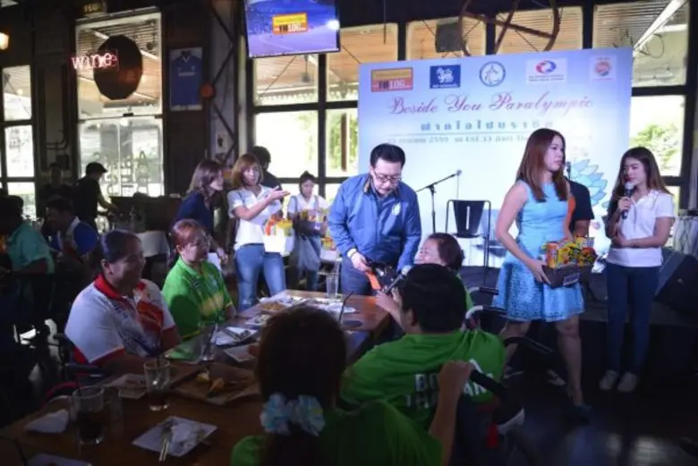 บิ๊กจ๊ะ นำทีม วิทยุครอบครัวข่าว FM.106 ร่วมส่งความสุข เคียงข้างนักกีฬาไทย ในกิจกรรม Beside you Paralympic ฝากใจไปบราซิล