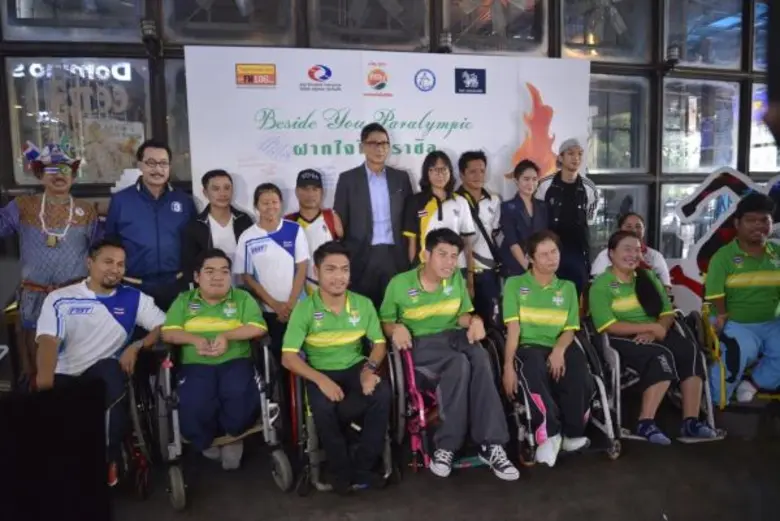 บิ๊กจ๊ะ นำทีม วิทยุครอบครัวข่าว FM.106 ร่วมส่งความสุข เคียงข้างนักกีฬาไทย ในกิจกรรม Beside you Paralympic ฝากใจไปบราซิล