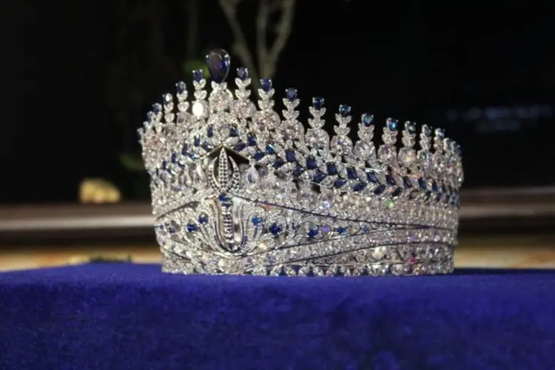 “นางสาวไทย 2559” เปิดตัวมงกุฏเพชรครั้งแรก เจิดจรัสฟิตติ้งชุดไทยโบราณสุดเลอค่า 3 ยุค แห่งกรุงสยาม