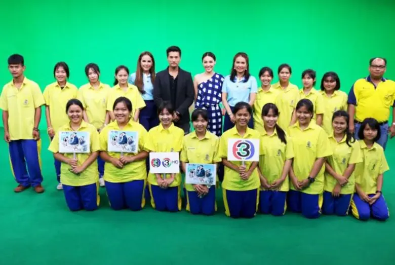 สองผู้ประกาศ "เพชรี พรหมช่วย" และ "สายฝน ...