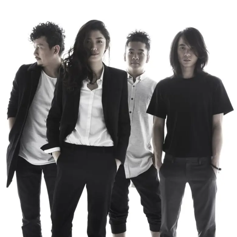 วงดนตรีสี่ชีวิต "มาย ไลฟ์ แอส อะลิ โทมัส"...