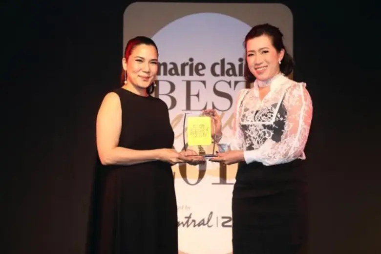 คว้ารางวัล ช่อทิพย์ ส่งวัฒนา วุฒิพงศ์(ขวา...