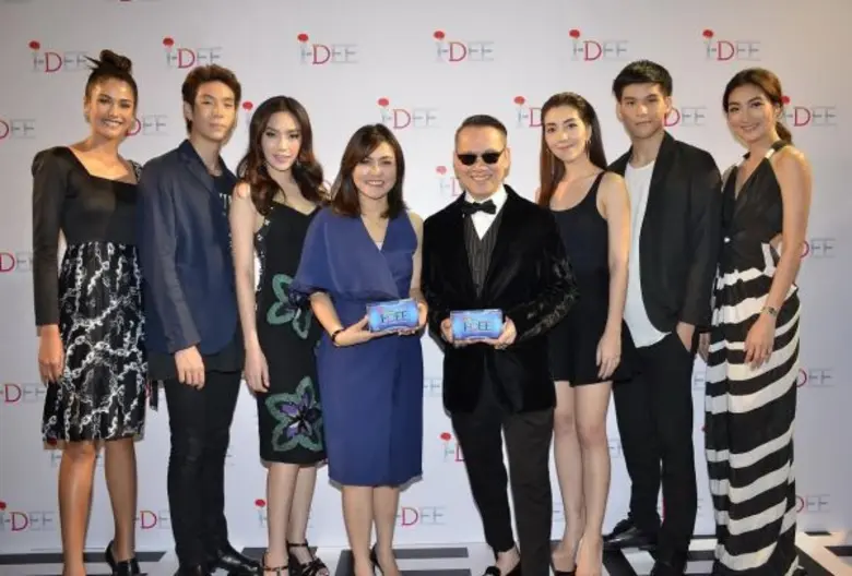 นางเอกสาวสวย แพนเค้ก-เขมนิจ นำทีม วุ้นเส้...