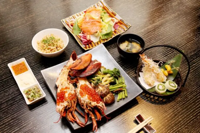 ห้องอาหารญี่ปุ่นฮากิ โรงแรมเซ็นทาราแกรนด์...