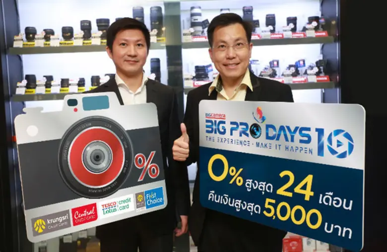 นายอดุลย์ ชูชัยเจริญ (ขวา) ผู้อำนวยการอาว...