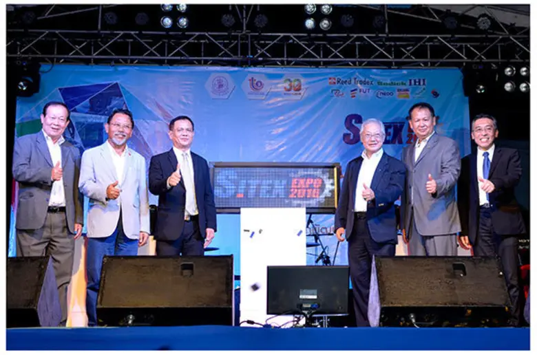 นายพรเทพ การศัพท์ (ที่ 3 จากซ้าย) รองอธิบ...