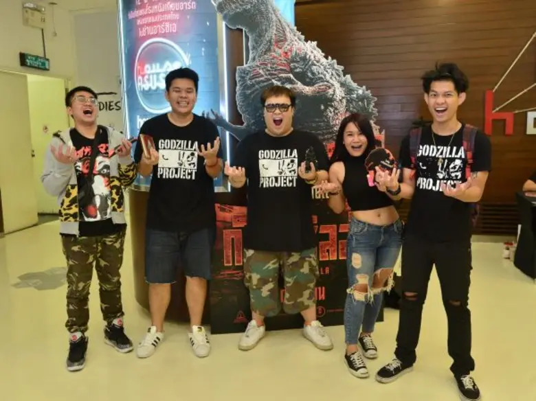 แฟนก็อดซิลล่าสุดฟิน รอบแรกกระหึ่มไทย เต็มทุกที่ อิ่มคับจอ กับ “Shin Godzilla” มหึมาความมันส์ขย้ำทุกอณู เซอร์ไพรส์เผชิญก็อดซิลล่ายักษ์ 2.50 เมตร