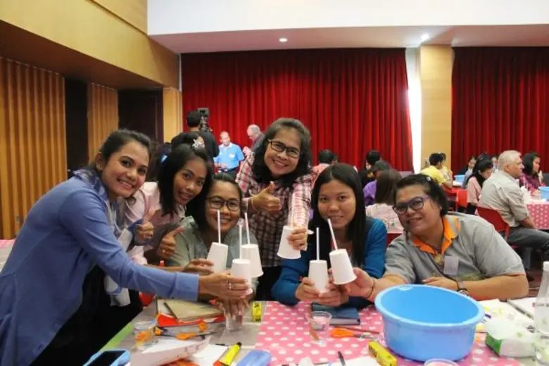 โจอาคิม เฮกเกอร์ ผู้เชี่ยวชาญการสอนวิทย์จากเยอรมนี อบรมครูไทยสอนวิทยาศาสตร์แบบ Hands-on  ฝึกค้นหาหลักการวิทยาศาสตร์รอบตัวง่ายๆ...แต่เข้าใจได้ยาว