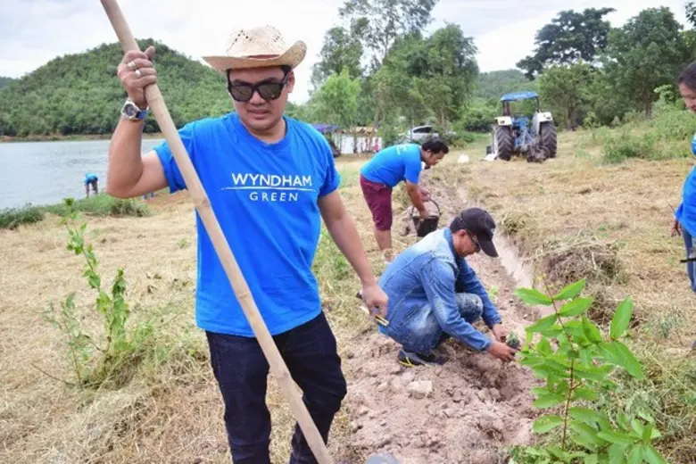 โรงแรมแม่น้ำ ปลูกป่าเพื่อสังคม