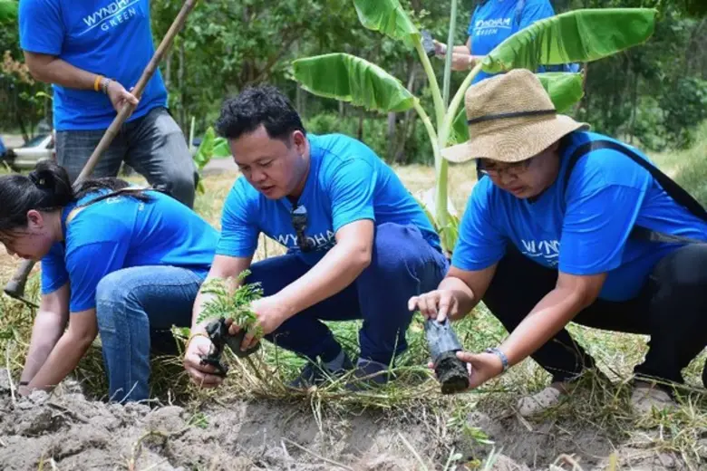 โรงแรมแม่น้ำ ปลูกป่าเพื่อสังคม