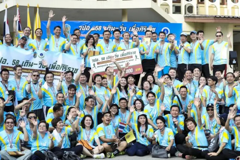 พล.ท.ไชยอนันต์ จันทคณานุรักษ์ (แถวหลังที่...