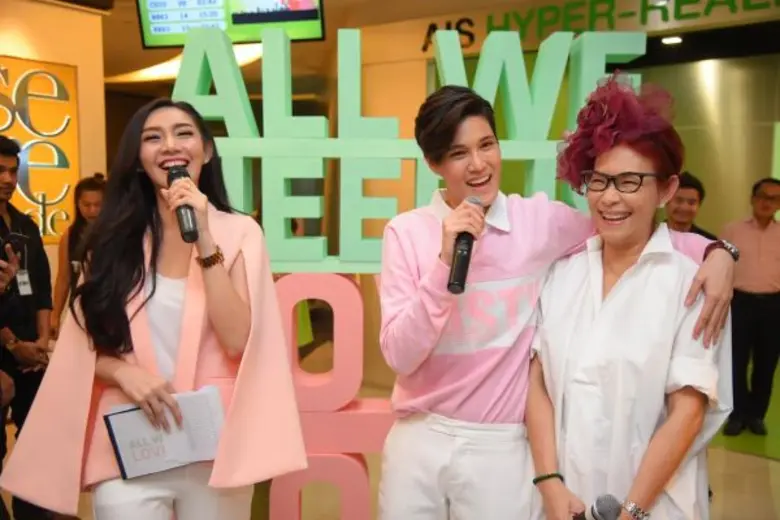 “เจี๊ยบ ลลนา” ควง 'คุณแม่สุดที่รัก’ มาตามหาหัวใจ! ในงานเปิดตัว “แพ็กเกจ เลิฟ เลิฟ” จากเอไอเอส