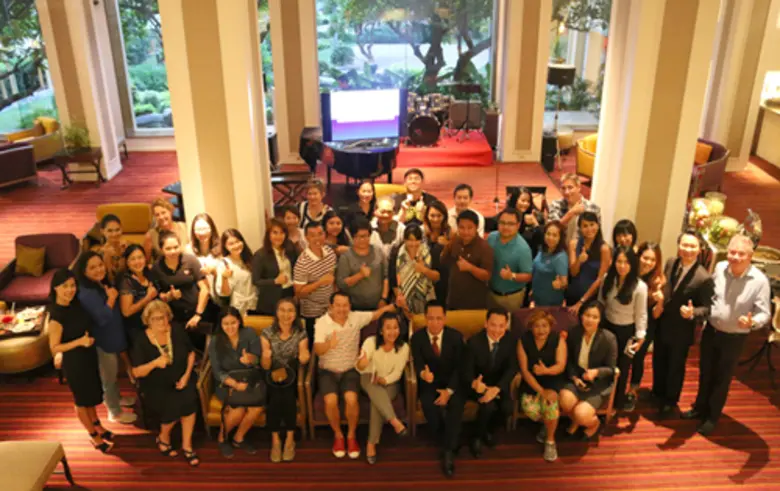 คุณ Neoh Kean Boon (นั่งที่ 4 จากขวา) ผู้...