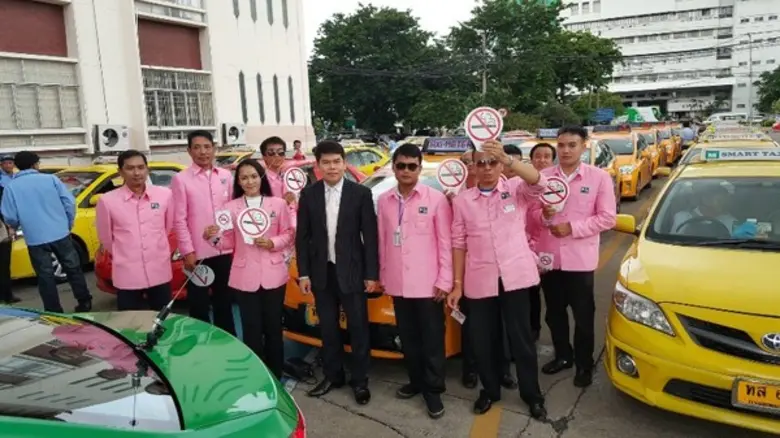 ออลไทยแท็กซี่ เข้าร่วมโครงการ “รณรงค์ให้แท็กซี่ทุกคันปลอดควันบุหรี่ 100%” พร้อมติดสติ๊กเกอร์ “ห้ามสูบบุหรี่”