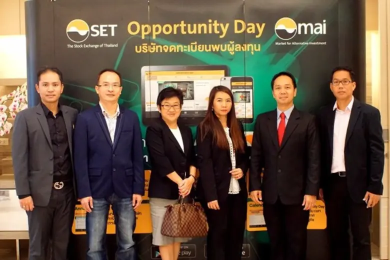 นายสุทธิรักษ์ เสถียรภาพอยุทธ์ (ที่ 2 จากข...