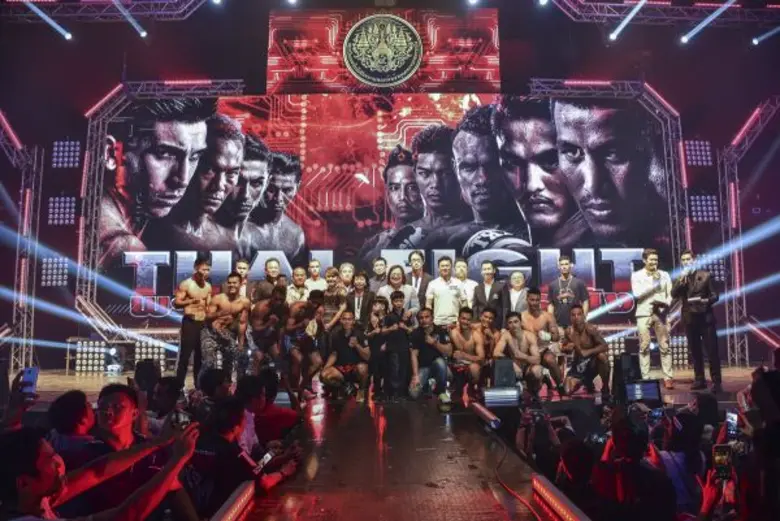 อีซูซุยินดีกับ 2 แชมป์มวยอีซูซุ สร้างผลงานสุดยอดใน “THAI FIGHT พระจอมเกล้าลาดกระบัง”