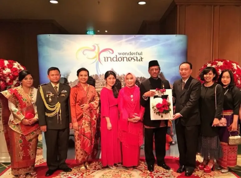 นายชาญชัย พันธุ์โสภา (ที่ 7 จากซ้าย) กรรม...